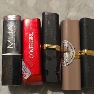 COVERGIRL Bold Red Lipstick